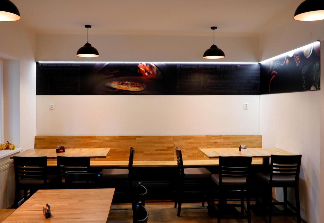 Penzion&Pizzerie U Massima Vyškov Exteriör bild